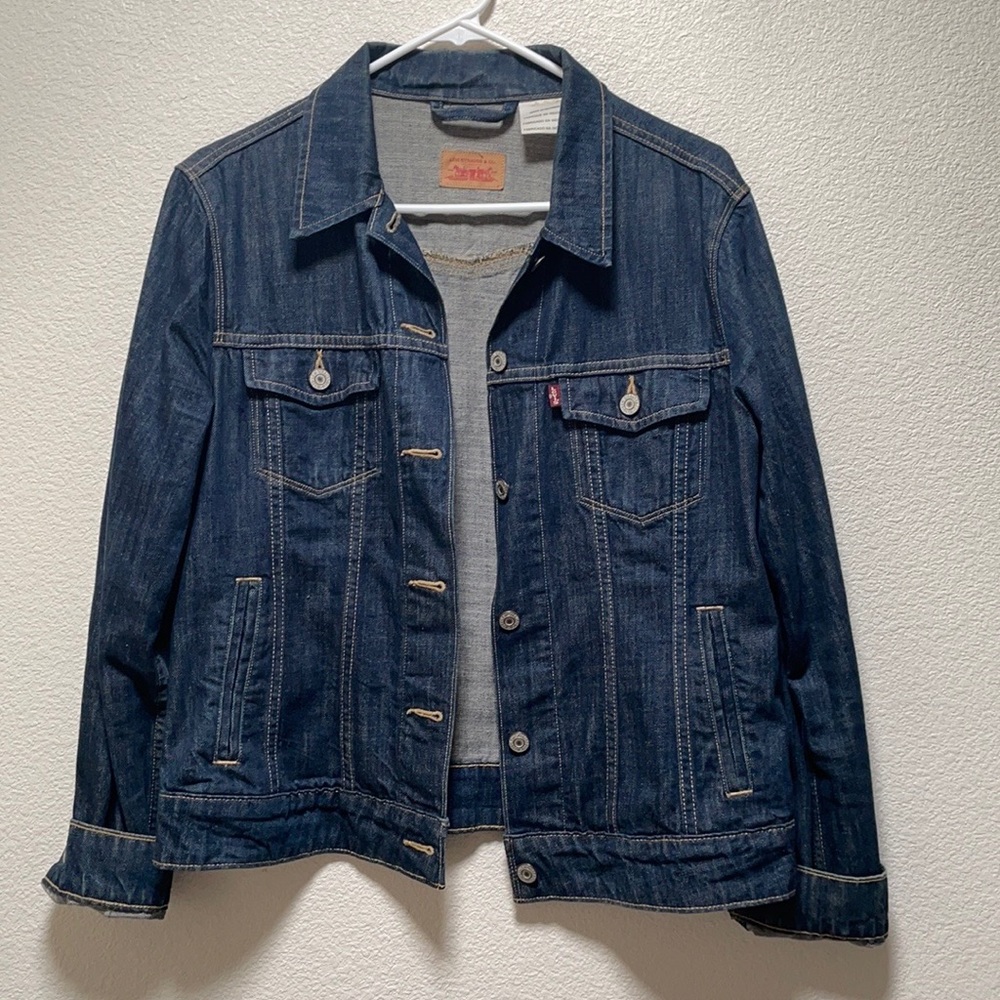 Women’s Levi’s dark wash denim Jacket. Size L